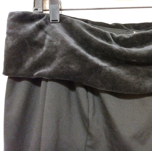 NWOT Juicy Couture Lounge Wear Long Sleeve, Off-the-Shoulder Top - Picture 8 of 16